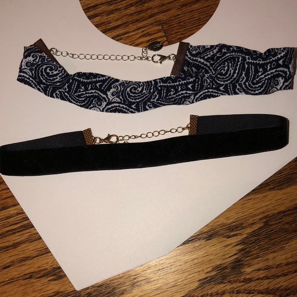 2 chokers